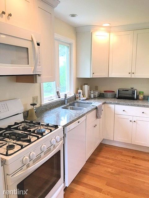 Building Photo - 4 br, 1 bath House - 379 Plain St