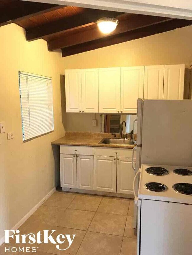 Foto del edificio - 1616 NW 15th Ln