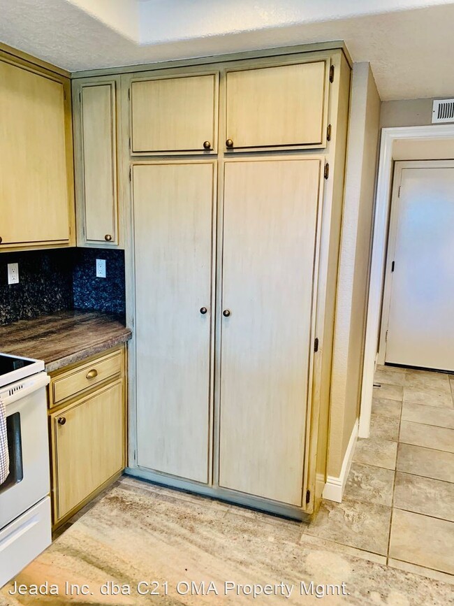 Building Photo - 3 br, 2.5 bath House - 2304 VIA CHALUPA