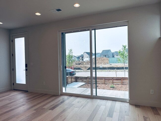 Building Photo - Luxury 3 Bedroom Townhome in the Heart of ...