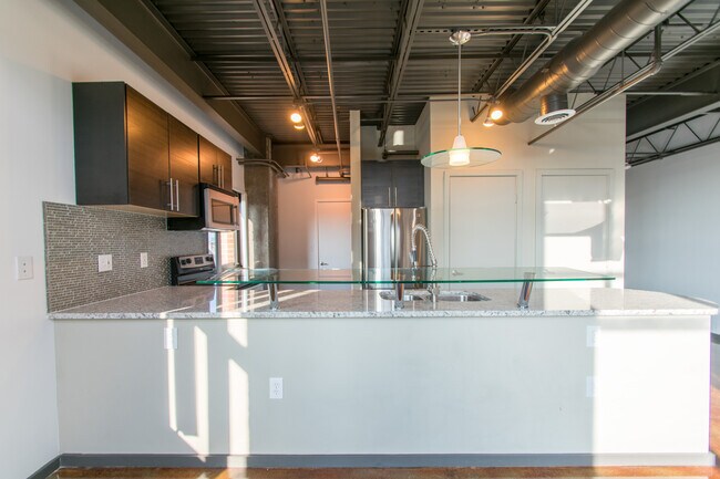 Foto del edificio - 1 Bed 1.5 Bath Modern Corner Unit Condo in Uptown Dallas!