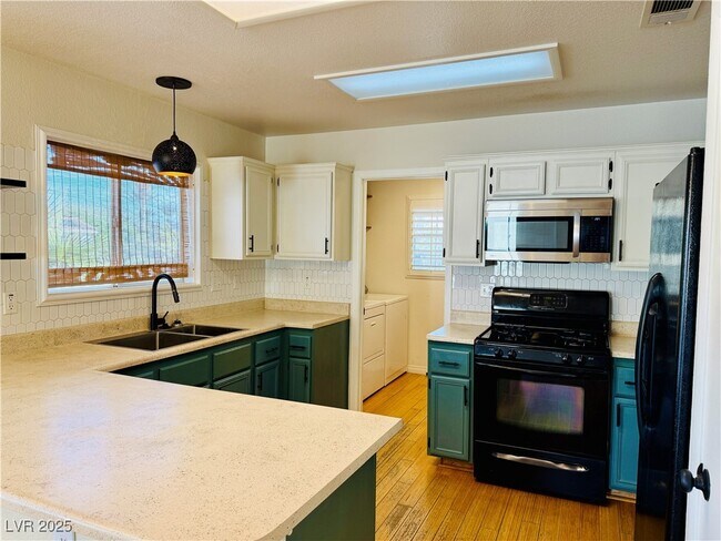 Foto del edificio - 8008 Exploration Ave