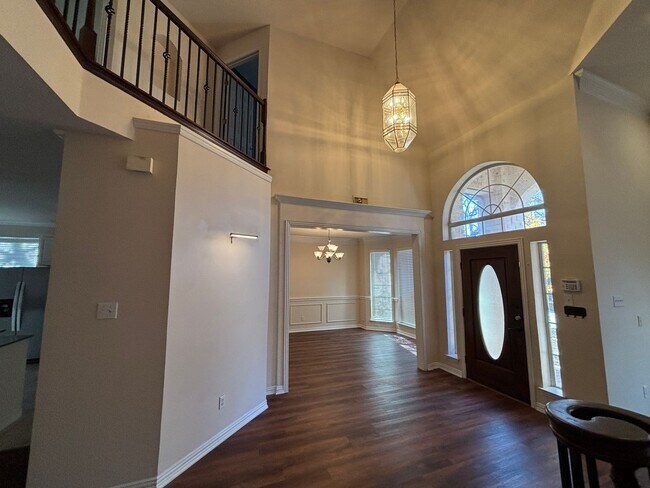 Foto del edificio - Beautiful 4BR 3.5BA Home w/ 3 Car Garage • Patio & Yard • 3 living areas in Grapevine