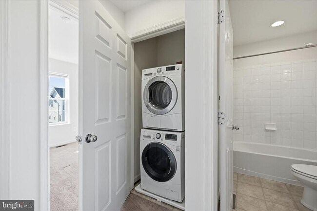 Building Photo - 117 Rotunda Dr