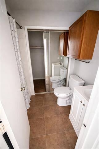 Foto del edificio - 9823 Walnut St