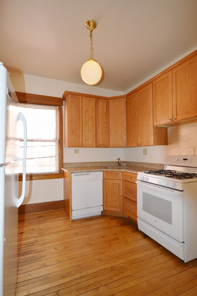 Foto del edificio - 3810 N Greenview Ave