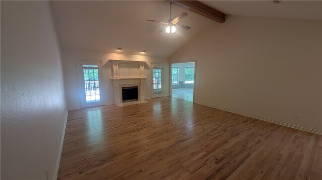Building Photo - 2030 N Hailey Dr