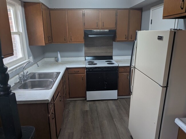 Building Photo - Townhouse