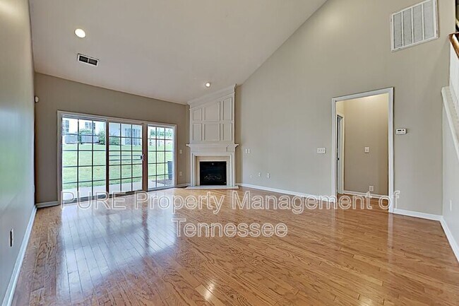 Foto del edificio - 418 Lazy Creek Ln