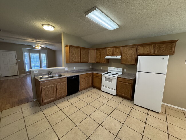Building Photo - House Located Within Shadow Hills Near Wal...