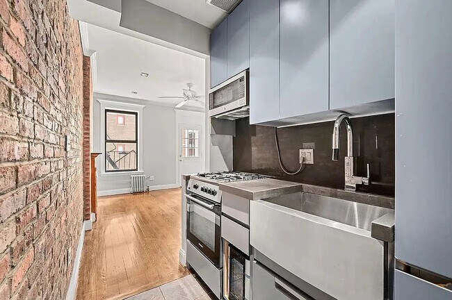 Foto del edificio - 410 E 13th St