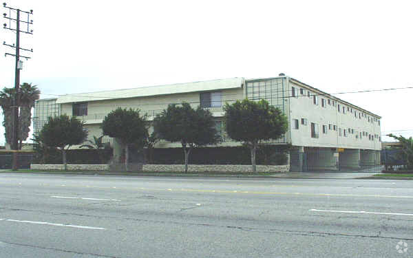 Primary Photo - 3920 W Imperial Hwy