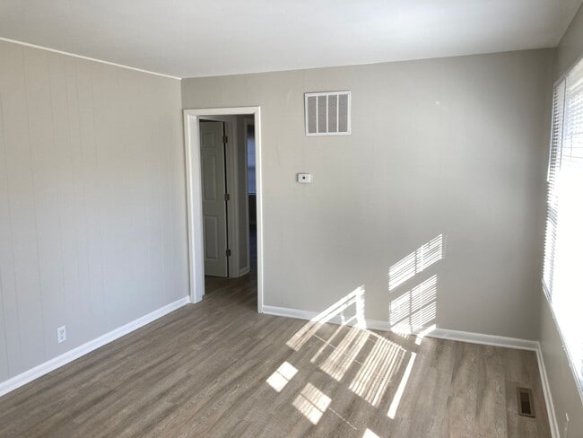 Building Photo - 3 Bedroom and 1 Bath House in Haysville
