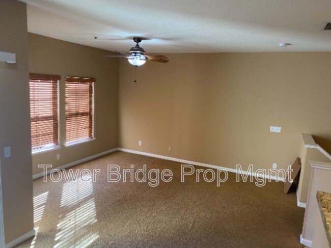 Foto del edificio - 3301 N Park Dr