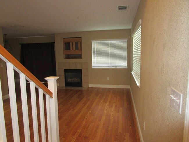 Building Photo - 142 Altamont Ct