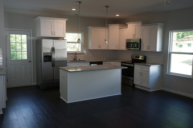 Building Photo - 3916 Freedom Dr
