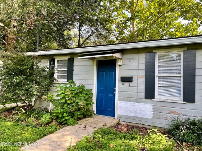 Building Photo - 2140 Sheridan Ln