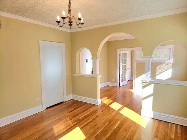 Foto del edificio - 7046 Forsyth Blvd