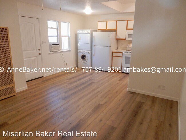 Building Photo - 2 br, 1 bath House - 418 W. 2nd
