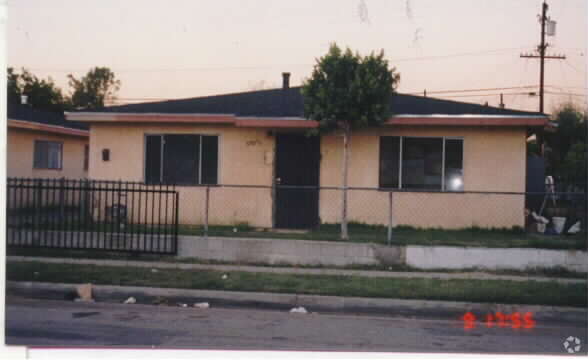 Primary Photo - 5701-5707 1/2 Fostoria St
