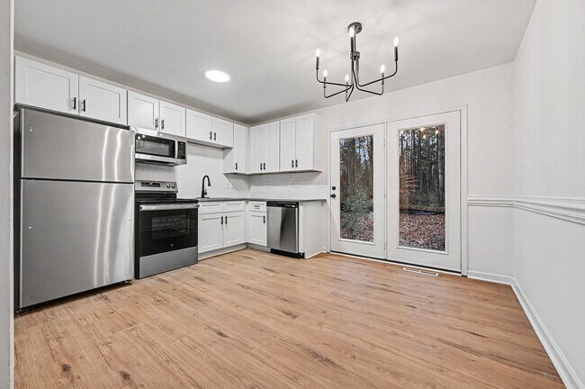 Foto del edificio - 5001 Lakecrest Dr