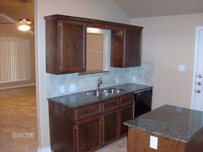 Foto del edificio - Viewable 1/6/2026 Text 201-231-7228 for more information