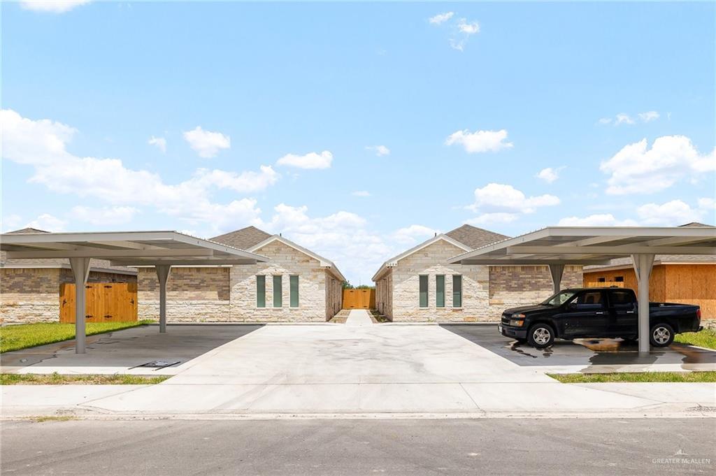 Primary Photo - 5004 N Hiawatha Dr