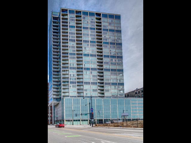 Building Photo - 611 S Wells St