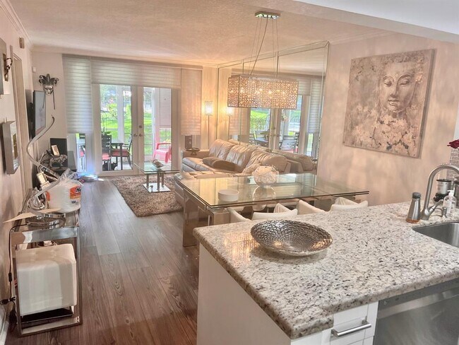 Building Photo - 9410 Poinciana Pl