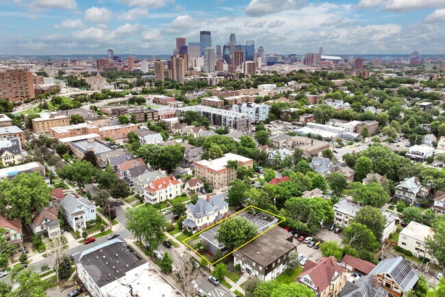 Prime Location Minutes to Downtown - 2205 Bryant Ave: The Lowry Hill Nook