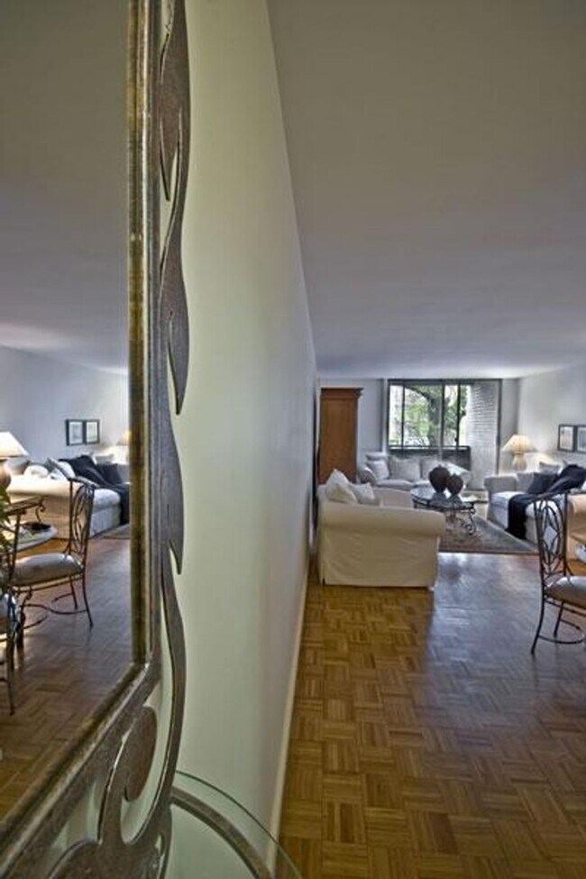 Building Photo - 2 Bedroom