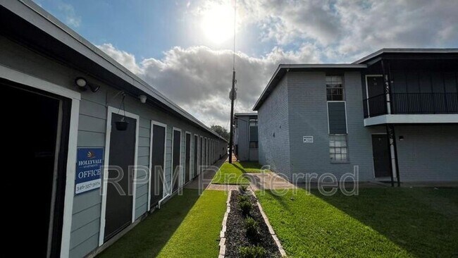 Foto del edificio - 427 Hollyvale Dr
