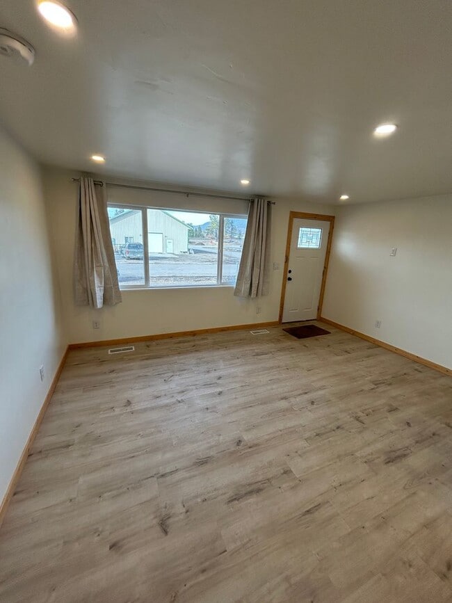 Building Photo - 156-166 A St W (CG)