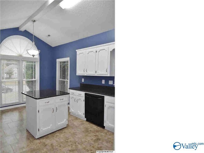 Foto del edificio - 722 Highland Dr