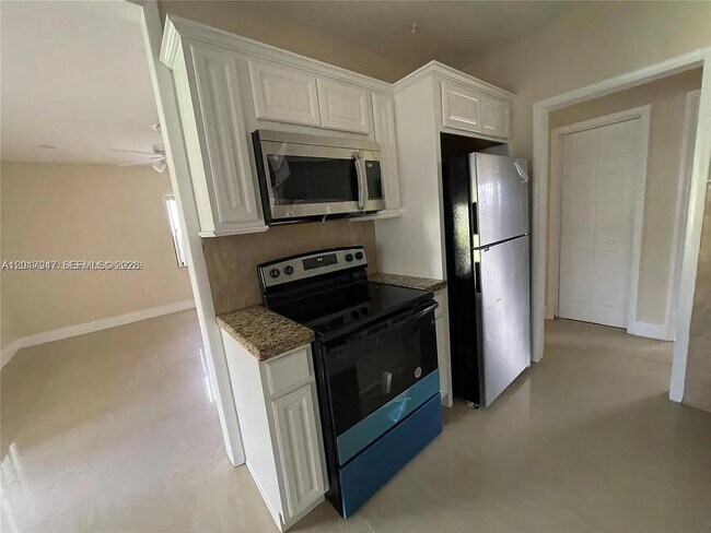 Foto del edificio - 1448 NE 177th St