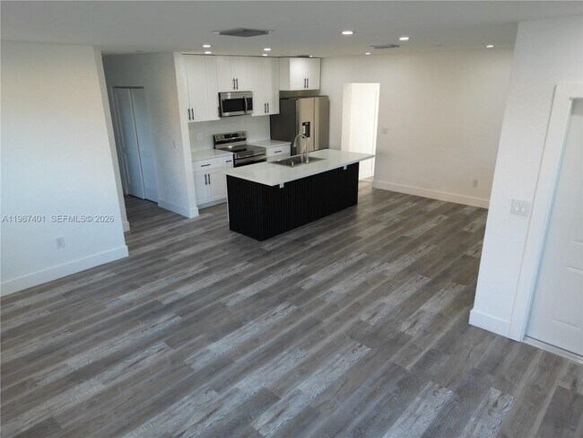 Foto del edificio - 2600 NW 108th St