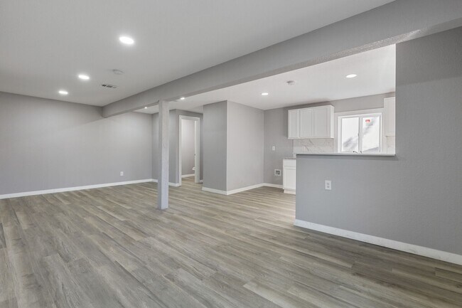 Foto del edificio - 3-Bedrooms and 2.5-Bathroom House - Convenient Living Near Oak Cliff & Downtown Dallas