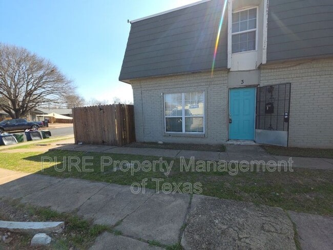 Building Photo - 5808 Wellington Dr