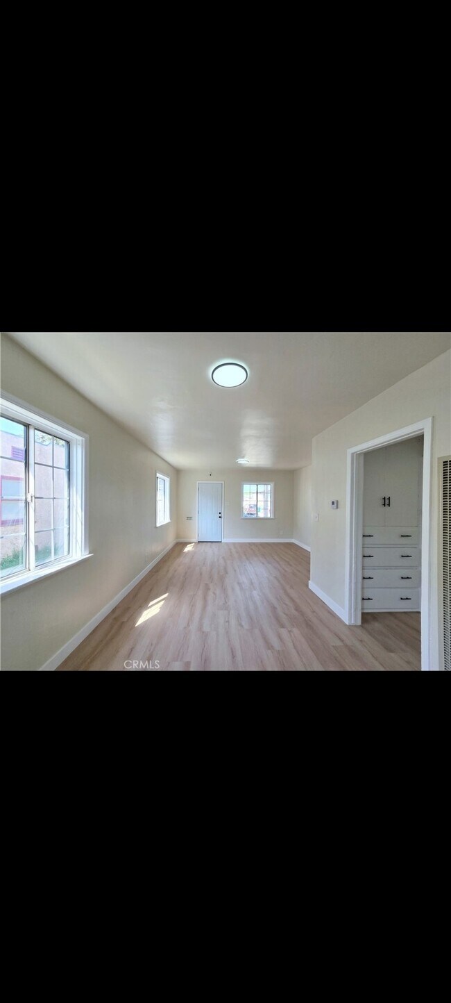 Foto del edificio - 5552 Lewis Ave