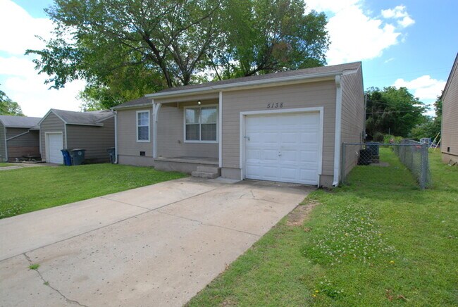 Building Photo - 5138 E Haskell Pl
