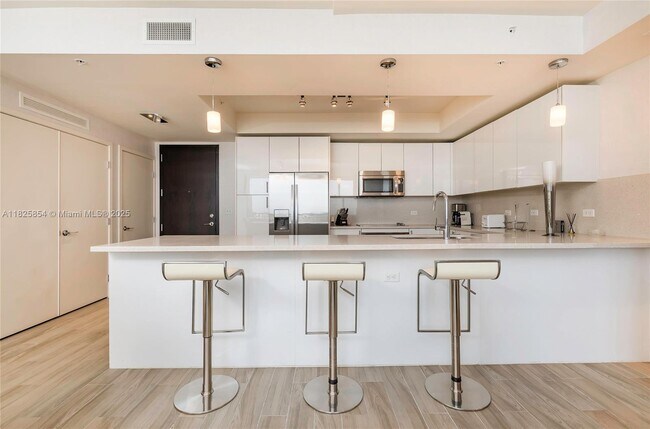 Foto del edificio - 999 SW 1st Ave