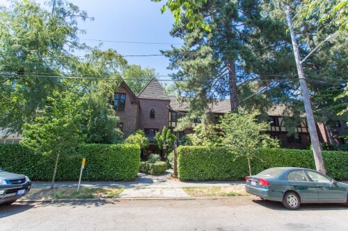 Building Photo - 710 Belmont Pl E