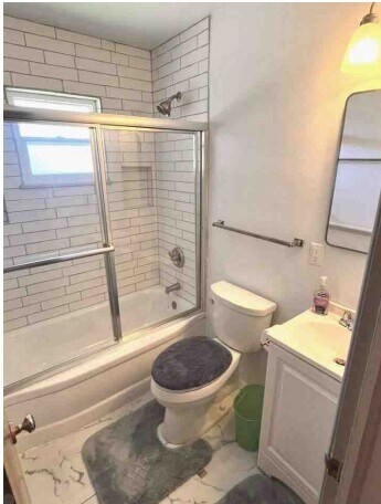 Baño 1 - 1341 Denlyn St