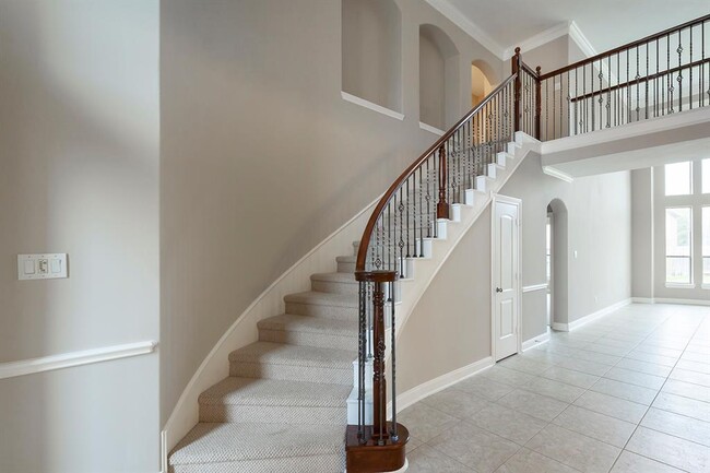 Building Photo - 2213 Lake Cove Way