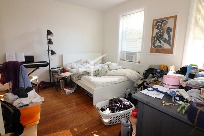 Building Photo - Really nice two bedroom in Brookline.