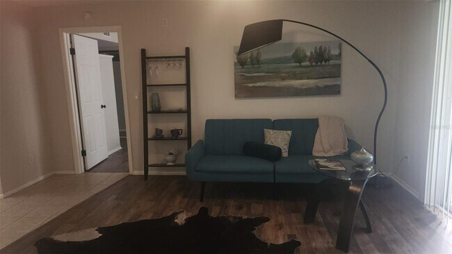 Foto del edificio - 588 Fairways Ln