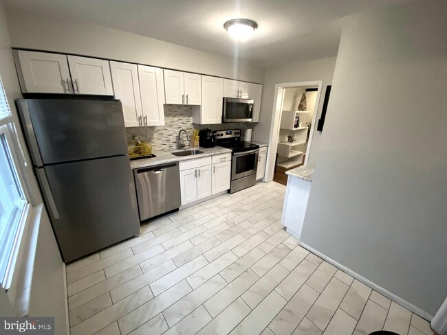 Foto del edificio - 3057 Sunset Ln