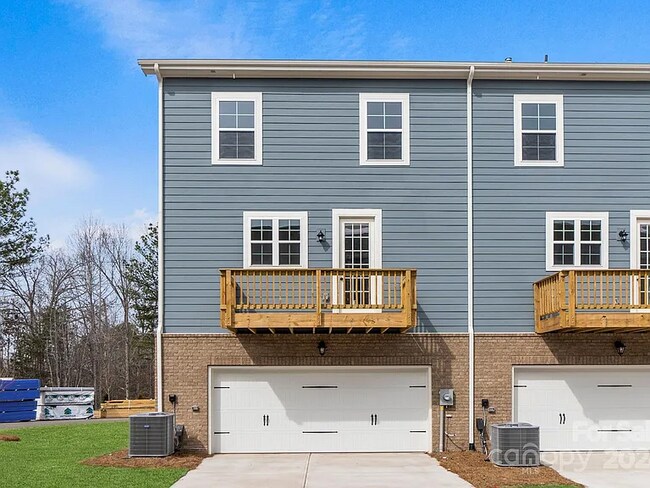 Building Photo - 7105 Brookview Ln