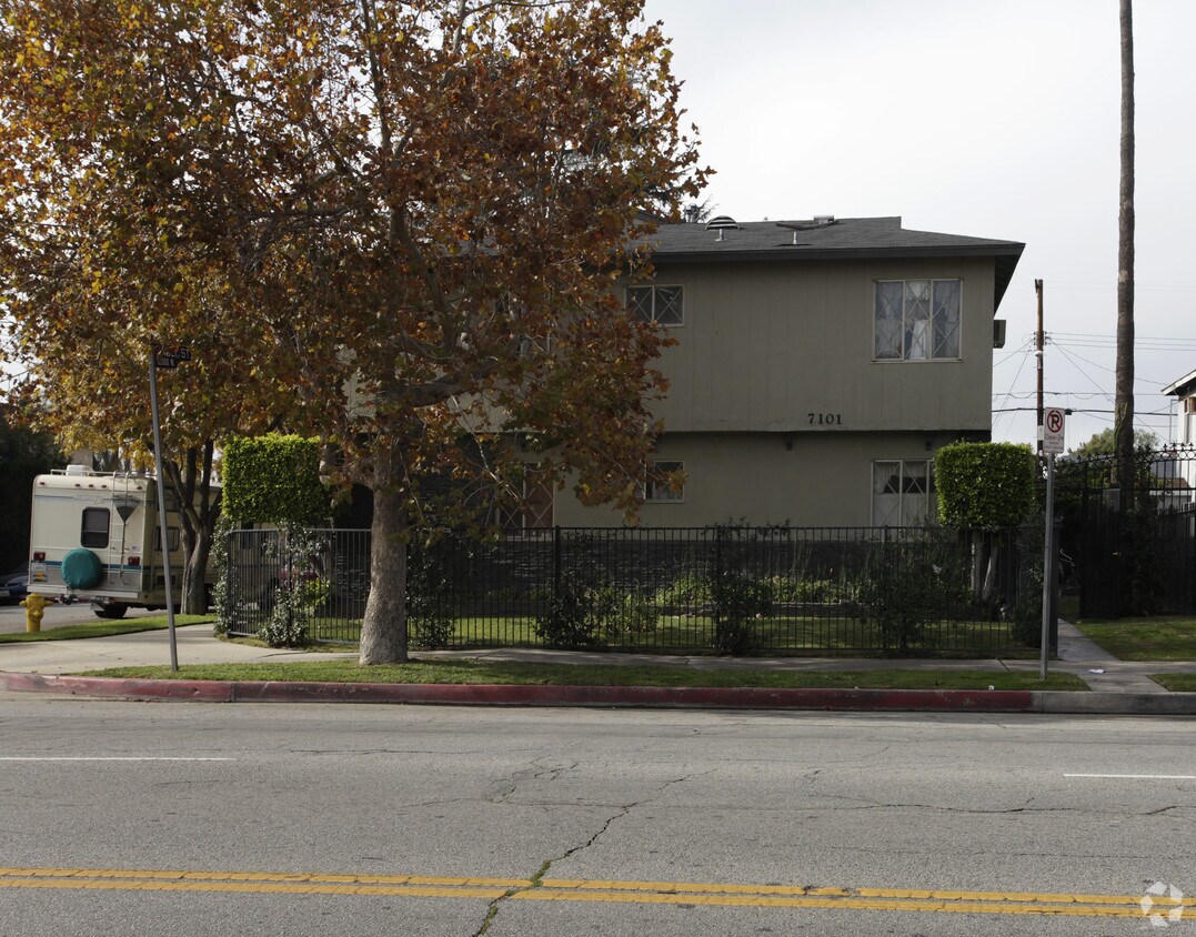 Primary Photo - 7107 Whitsett Ave
