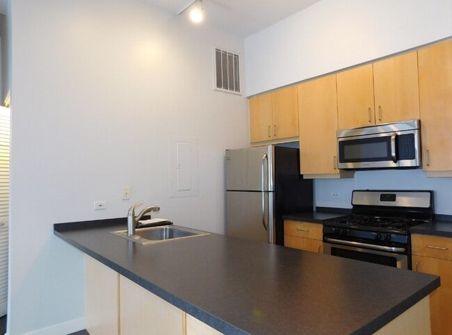 Foto del edificio - 939 W Madison St